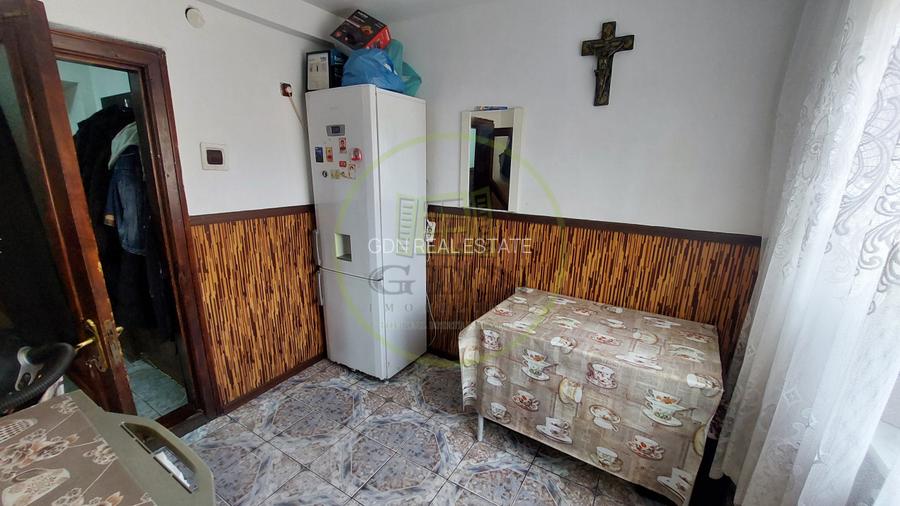 Apartament 3 camere, semidecomandat, Valea Rosie, zona Piata - 3