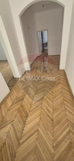 Casa 15 camere de vanzare zona Universitate + spatiu comercial parter - 35