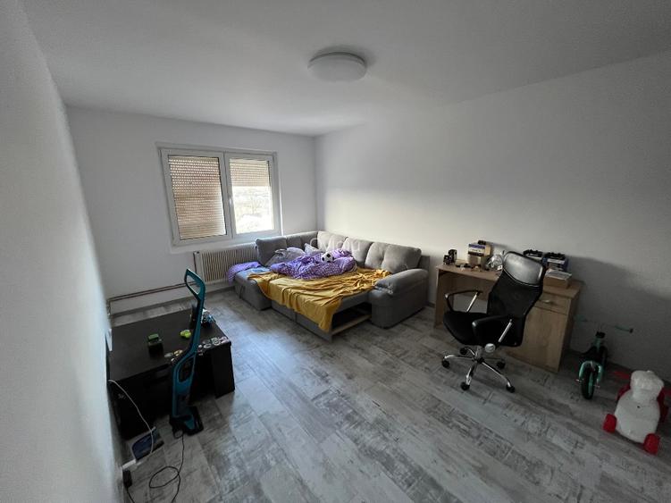 Apartament cu 3 camere, 2 băi, 66 mp + 4 mp balcon, decomandat, etaj 2/4 - 3