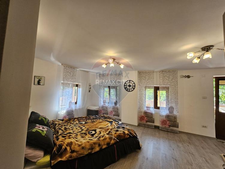 Casă solidă din cărămidă, mobilată, garaj, teren generos – Tarcău - 17