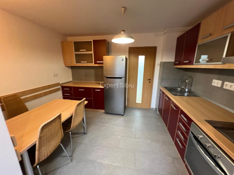Apartament 3 camere dec, recent renovat – zona Centrală, str. C-tin Noica - 9