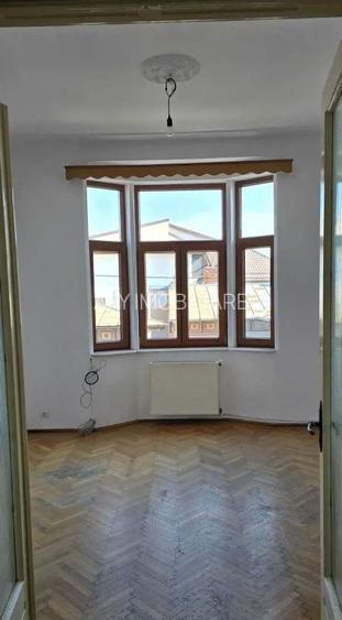 De vanzare Ap. 3 camere,pod, subsol in Vila, Hala Traian, sect. 3 - 2