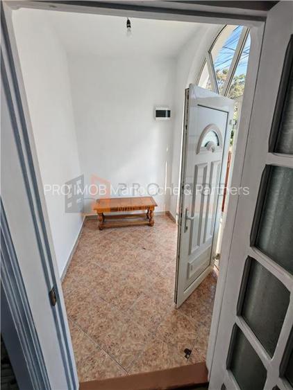 Spatiu comercial si curte privata zona 23 August - 7