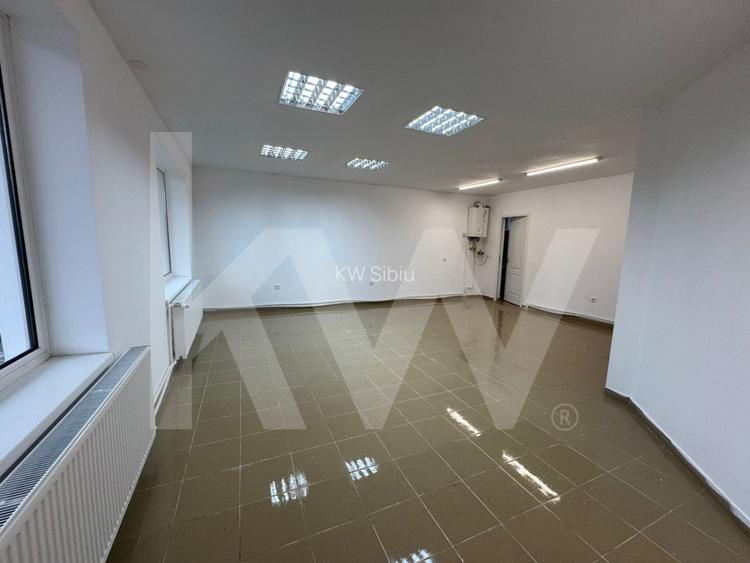 Spatiu comercial de inchiriat - 30 mp - zona foarte linistita de case - 3