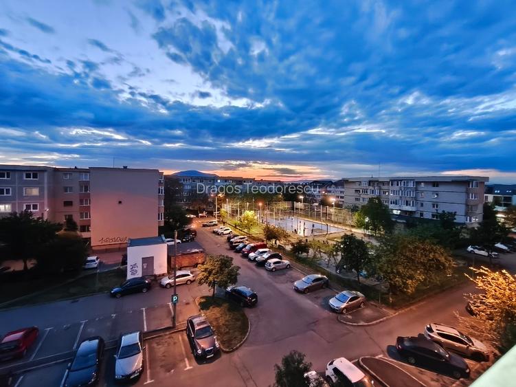 Apartament 3 camere, Tractorul, disponibil de la 1 martie - 2