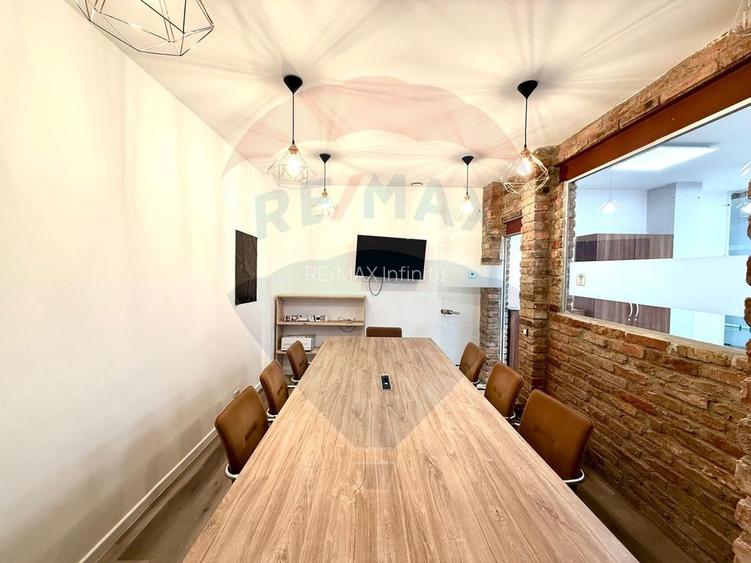 De închiriat spațiu Comercial/ de Birouri modern, Central - 8