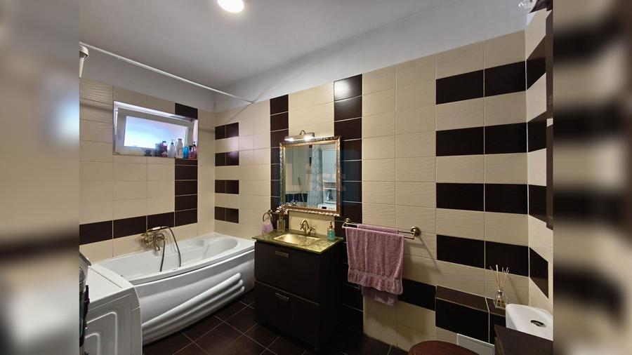 Apartament cu 2 camere Semicentral cu parcare - Comision 0%