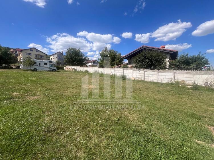 Teren intravilan | 1085 mp | 64 ml deschidere | Cetate - zona Piata