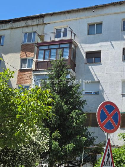 Apartament cu 3 camere decomandat etajul 4 zona centrala Adjud - 2
