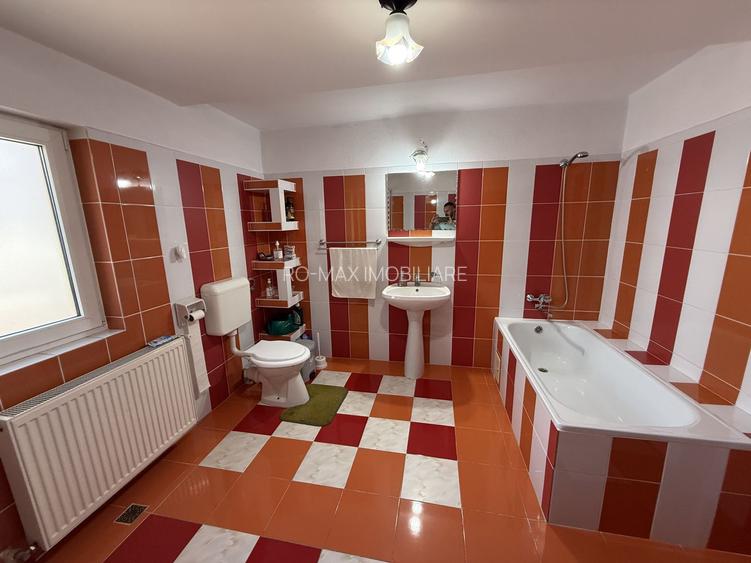 Vila construită in 2010 - P+1+pod - S=236 mp și curte 238 mp Campina! - 7