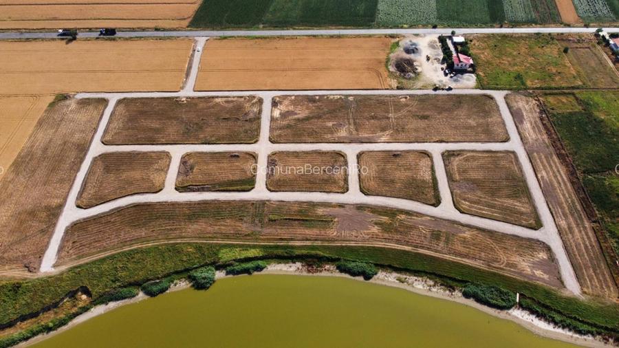 Intravilan In Rate in Frumusani-Pasarea | utilitati gaz, curent | #RG1 - 7