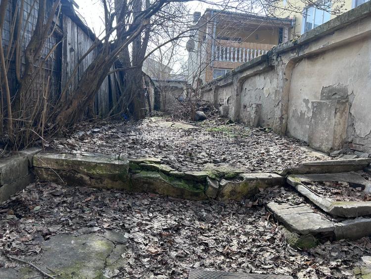 - COMISION ZERO - Casa P+1, Strada Scolilor nr 5 - 12