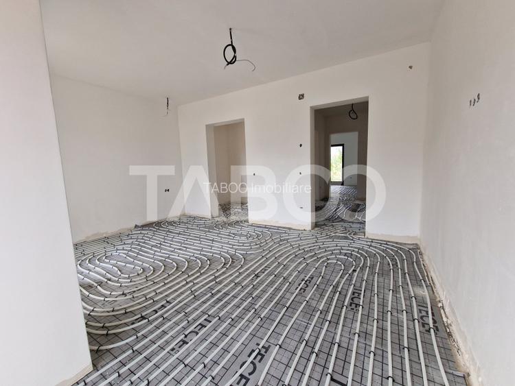 Casa individuala de vanzare cu teren, terasa, garaj si curte Selimbar - 20