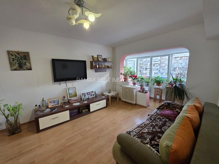 Piata Gorjului, 5 minute metrou, stradal pe Iuliu Maniu, vedere mixta, bloc 1979 - 10