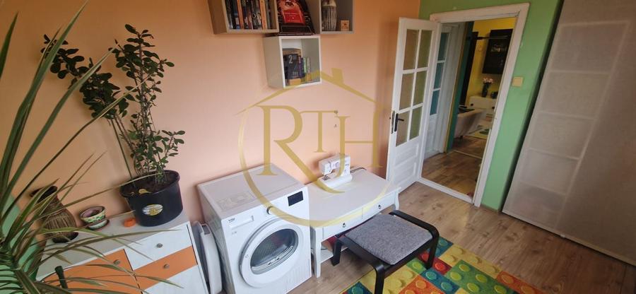 Vand apartament cu 4 camere in zona spitalul judetean,comision ,,0''