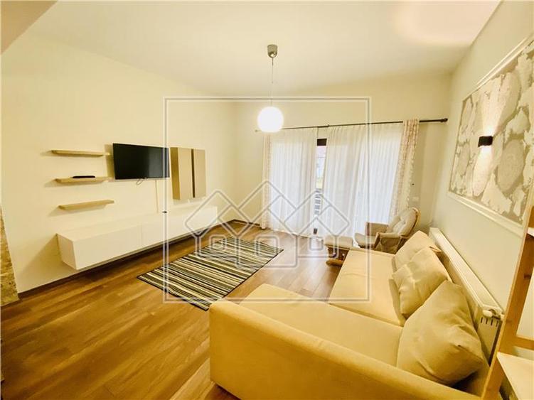 Apartament cu 3 camere si balcon mare, la cheie, terasa mare