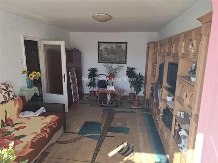 Apartament 2 camere decomandat zona Tractorul - 2