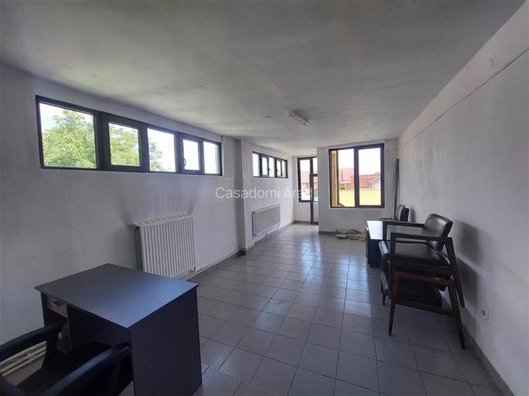 Imobil cu 18 incaperi pentru activitati diverse, in Gradiste - 3