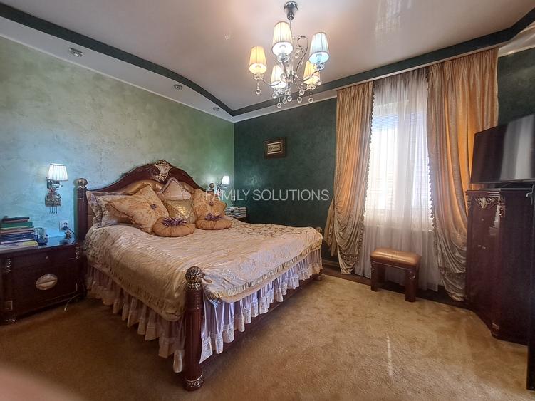 Casa individuala cu piscina. P+1+M. zona foarte buna - 25