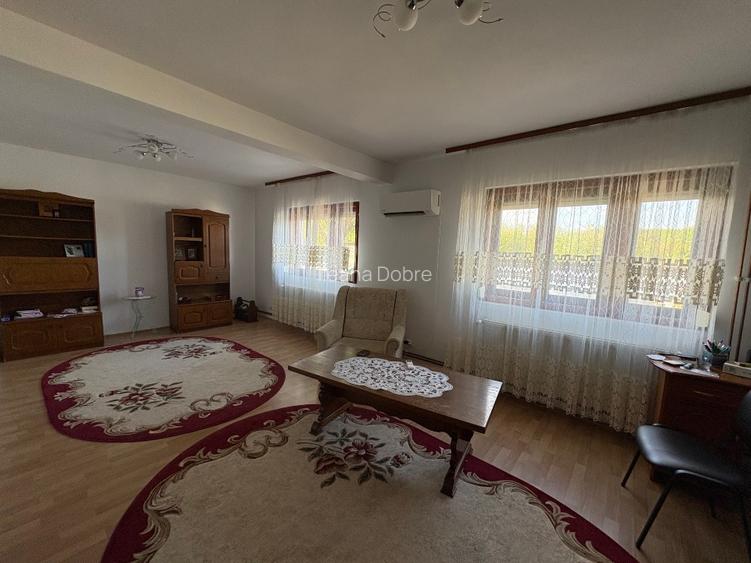 🏡 Oază de liniște și eficiență: Casă cu vedere spre mănăstire și multe dotări - 9