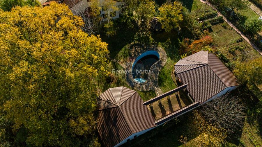 Vilă cu 7 camere de vânzare - 2