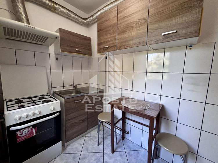 Garoniera de vanzare, centrala proprie, Timisoara, zona Lunei