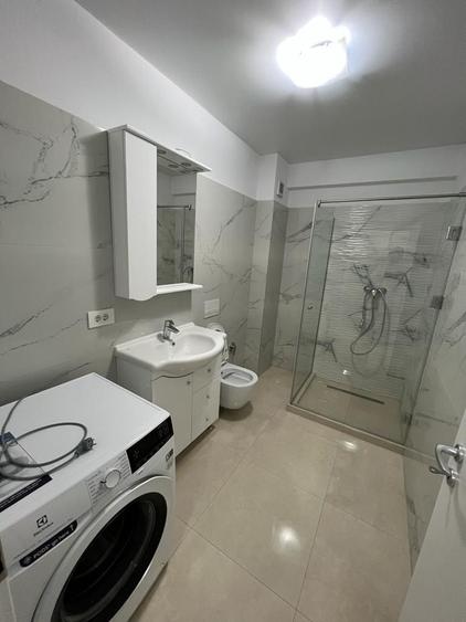 Inchiriem studio in Micro 17 , etaj 2 bloc ROKA, parcare privata,