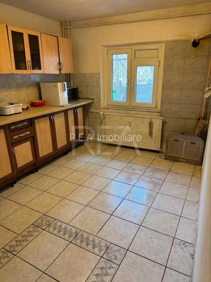 3 camere Vitan decomandat, an 1981, metrou, 62 mp, anvelopat - 3