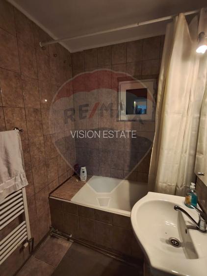 Apartament solid si spatios, 3 Camere, 1 Mai - 9