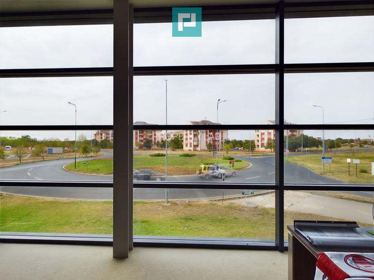 Spațiu comercial modern cu parcare proprie - 16