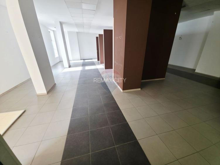 Spațiu comercial de 828 mp de vânzare în zona 1 Mai - 13