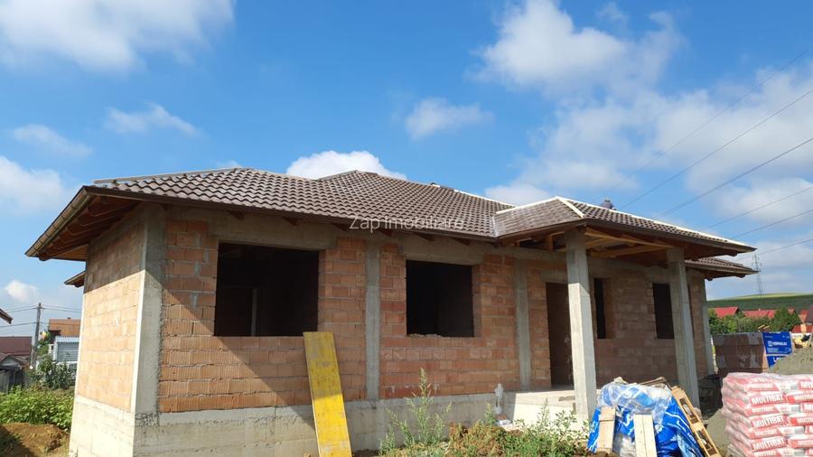 Casă la cheie pe 1 nivel 4cam. 2 bai,1 dresing 650 mp. teren - 17