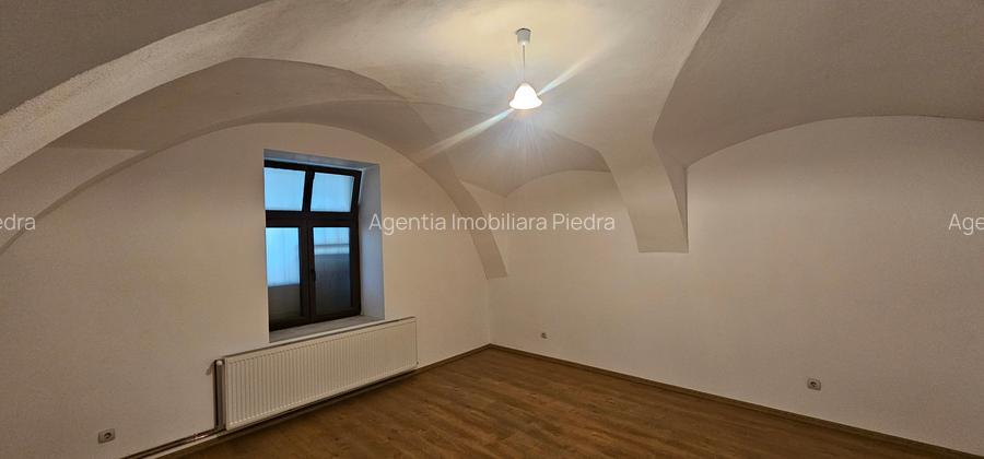 Inchiriez spatiu cu schimbarea de destinatie in alimentatie publica,Piata Mare - 4