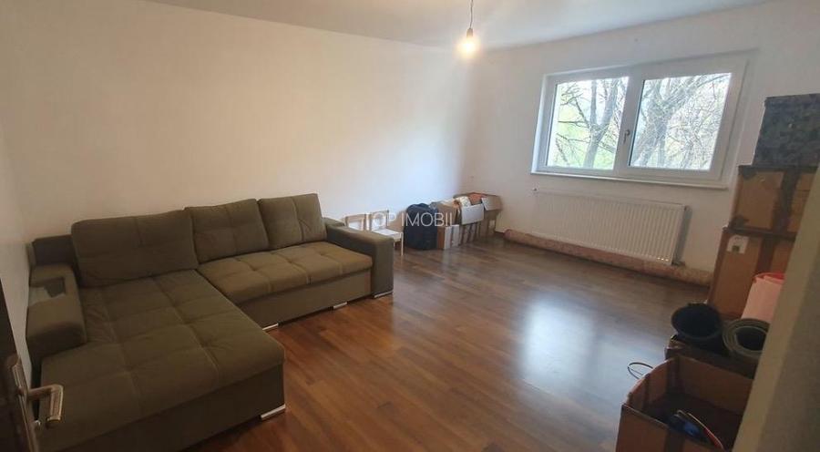 Apartament 3 camere, decomandat- Nicolina - 2