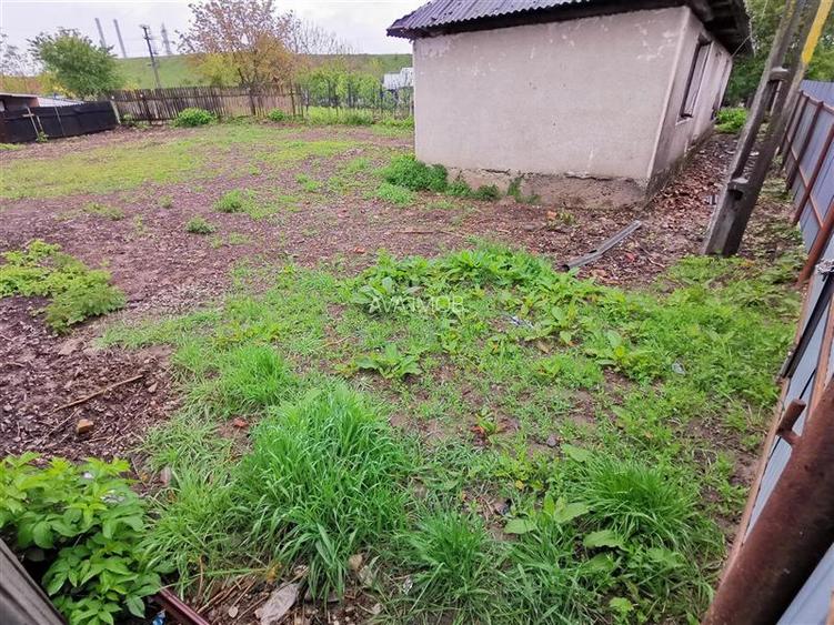 Teren intravilan 480 mp  cu casa batraneasca , 46 mp, zona Letea Veche - 3