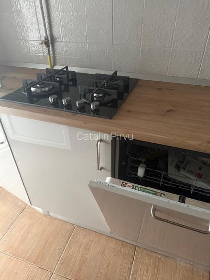 Inchiriez apartament complet renovat - 3