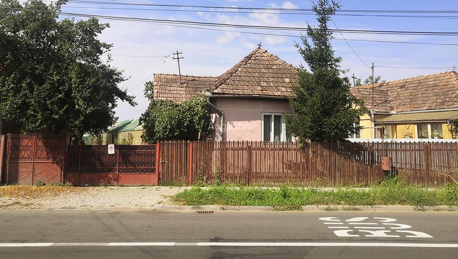 Proprietate unică în Reghin – 1,5 ha intravilan + 2 case locuibile + utilități  - 3
