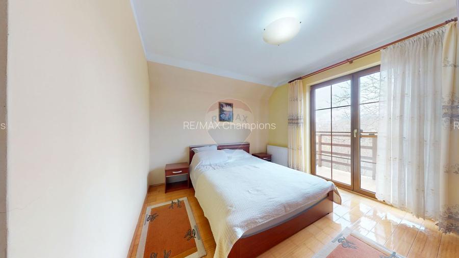 Casă de vânzare Bran Sohodol teren  intravilan 10.331 mp două locuințe - 10