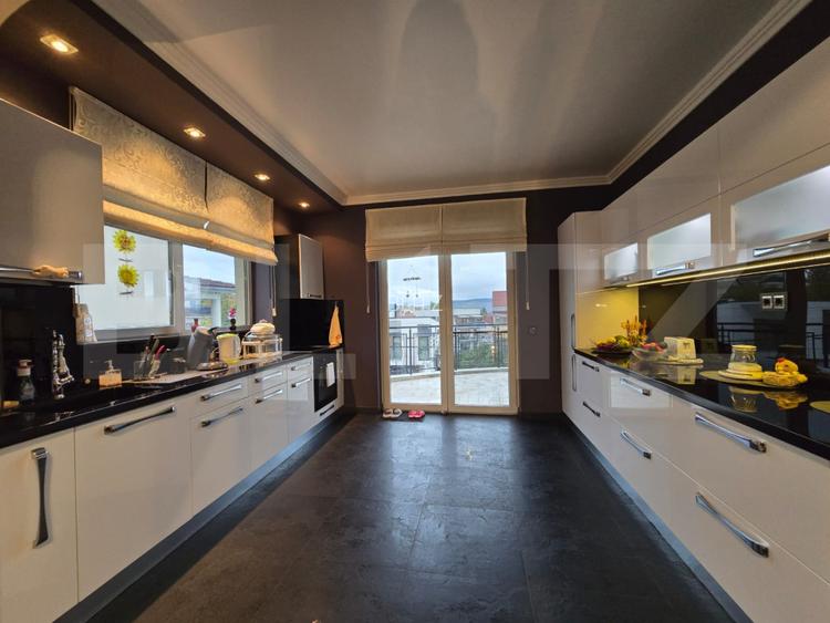 Vile  cu piscina exclusivista de vanzare in zona  Grand Hotel Italia - 7