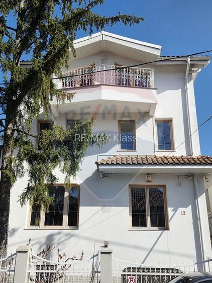 Vilă reprezentativa pentru activitati comerciale | 8 camere | D+P+1+M - 12