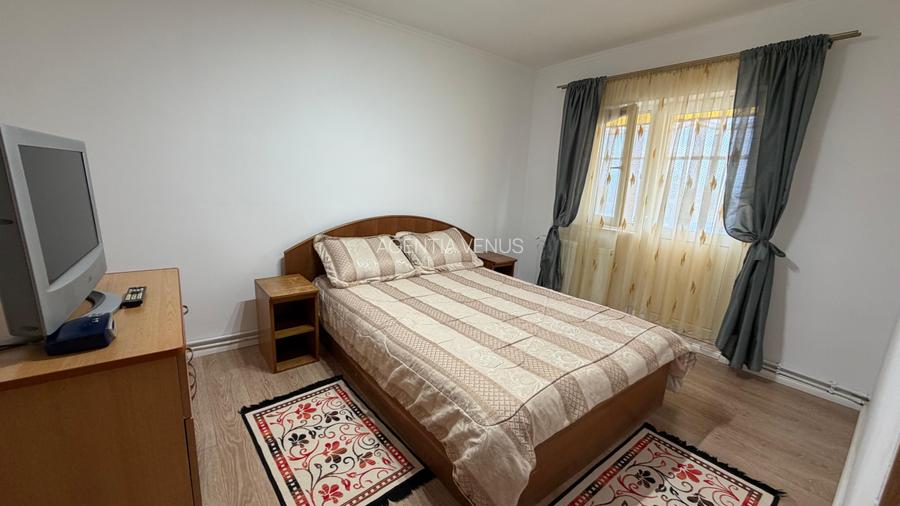 Apartament cu 3 camere, 2 bai si 2 balcoane, decomandat et , cartier MV1 - 7