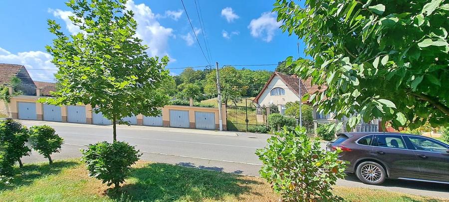 Proprietate superba teren, cladire cu opt garaje si gard zidit - 14