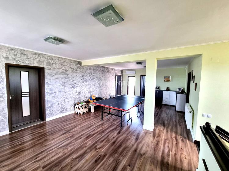 Casă individuală, 4 dormitoare, 340 mp Utili, Teren 1719 mp, garaj - 9
