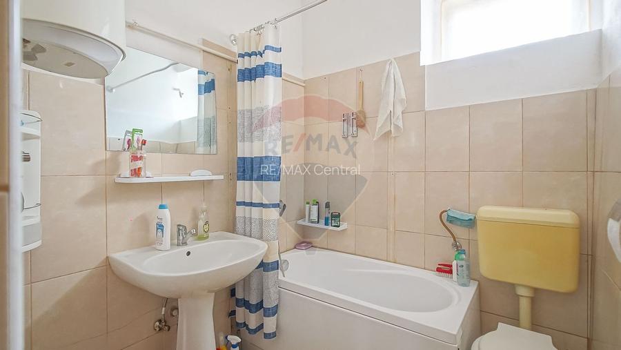 Casă de vânzare în centrul localității Prejmer, teren 5.055 mp! - 14