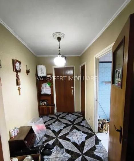 Metrou 1 Decembrie 1918, 3 cam, et. 1/4, bloc reabilitat - 4