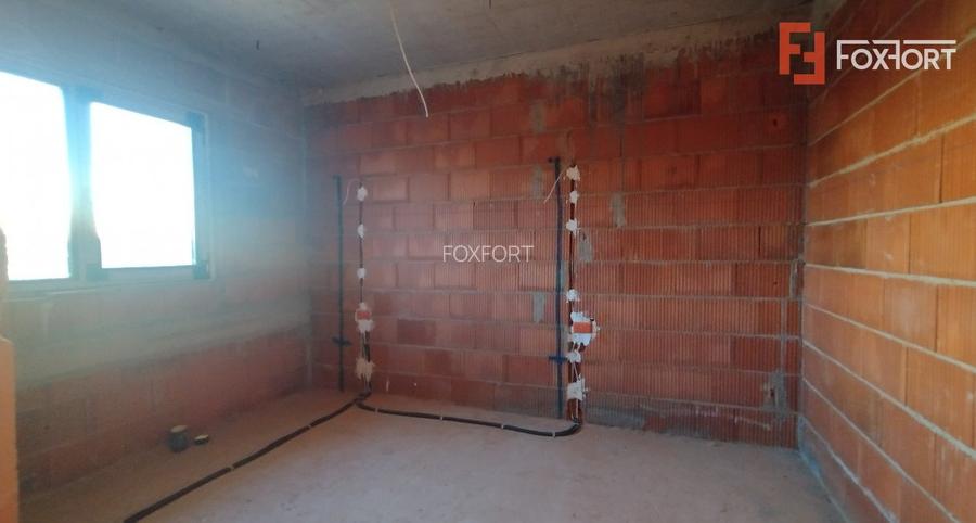 Duplex 5 camere, Becicherecu Mic - Garaj, terasa, Interior la Rosu - 14