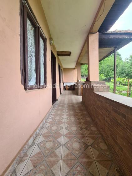 Casa de vanzare intr o zona linistita la 150m de strada principala - 8