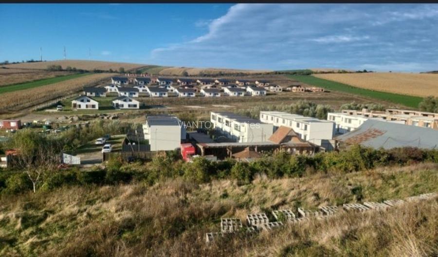 Teren extravilan | 3700 mp | Utilitati in zona | Investitie cu potential - 2