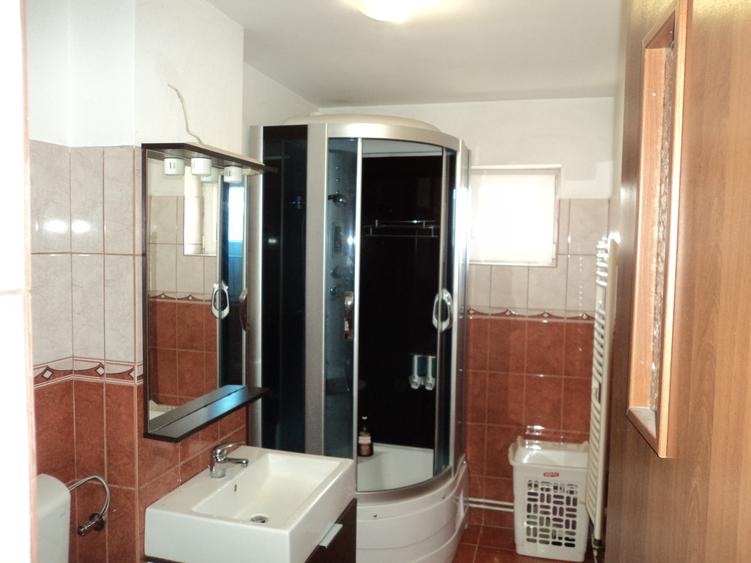 Apartament 3 camere ,mansardă zidita, centrala proprie – Zona Nord