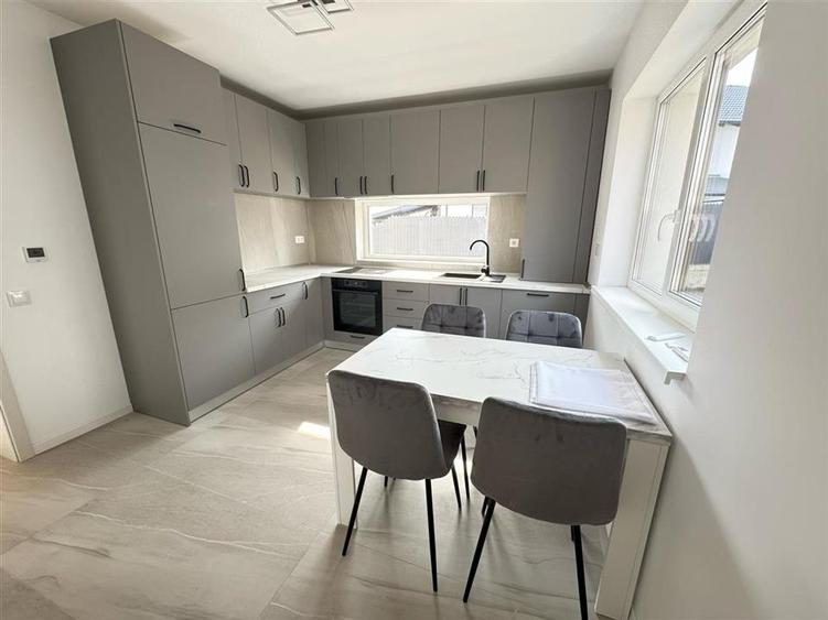Casa moderna 4 camere 2 bai si curte Selimbar